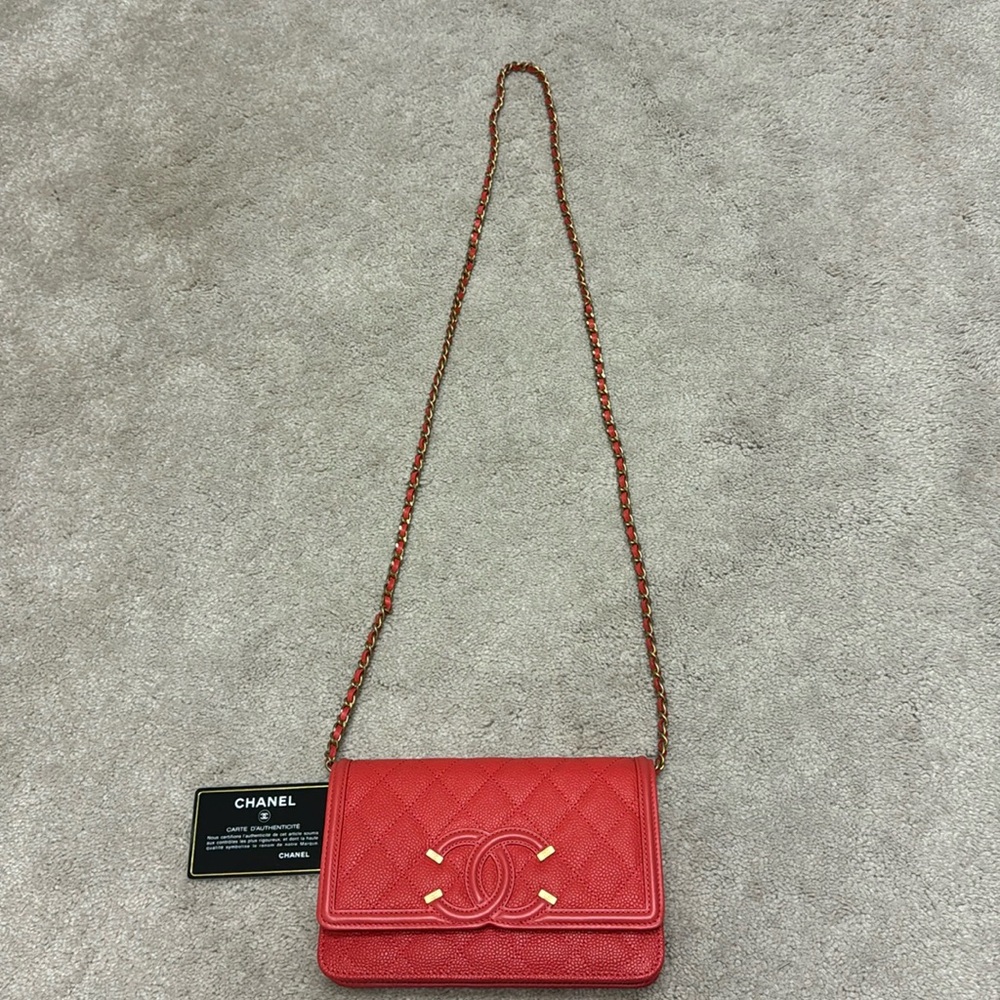 Chanel wallet on a chain - Picture 1 of 8